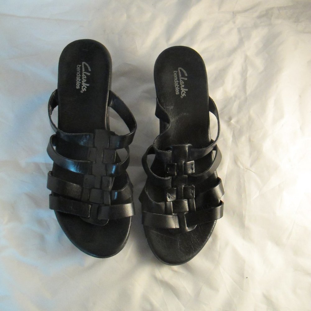 Black leather sandals Clark's bendables heels 71/2